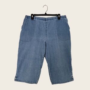 croft & barrow Medium Wash Pull On Denim Capri